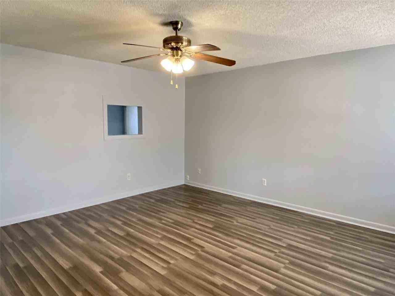 2926 Post Oak Rd - Photo 2 of 11