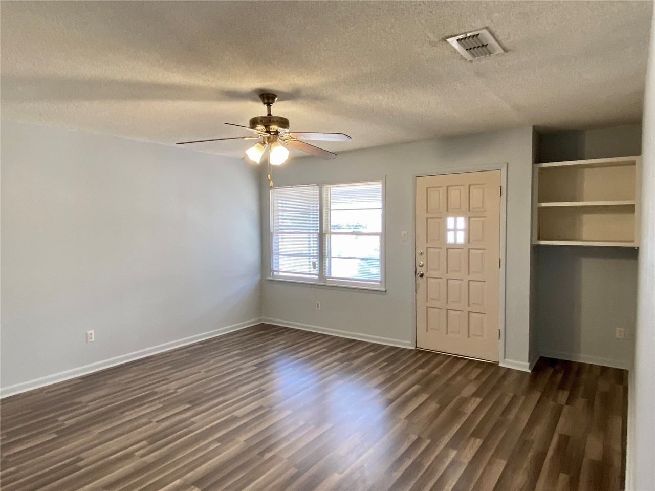 2926 Post Oak Rd - Photo 3 of 11
