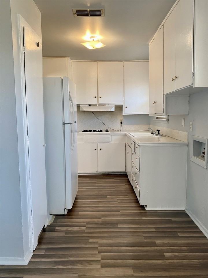 2926 Post Oak Rd - Photo 4 of 11