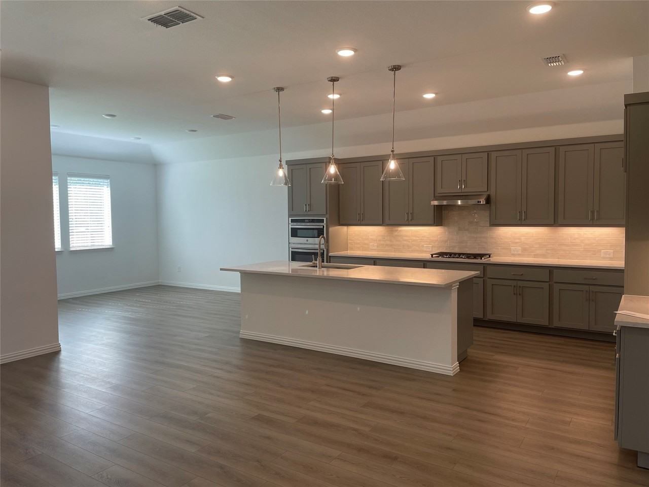 4014 Saltgrass St - Photo 4 of 15