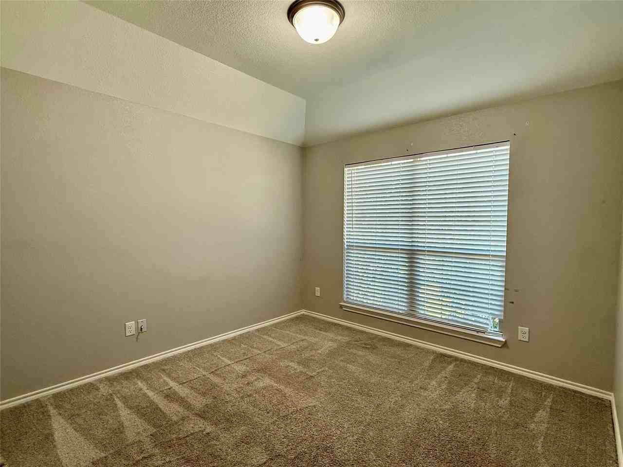 412 Windridge Dr - Photo 5 of 18