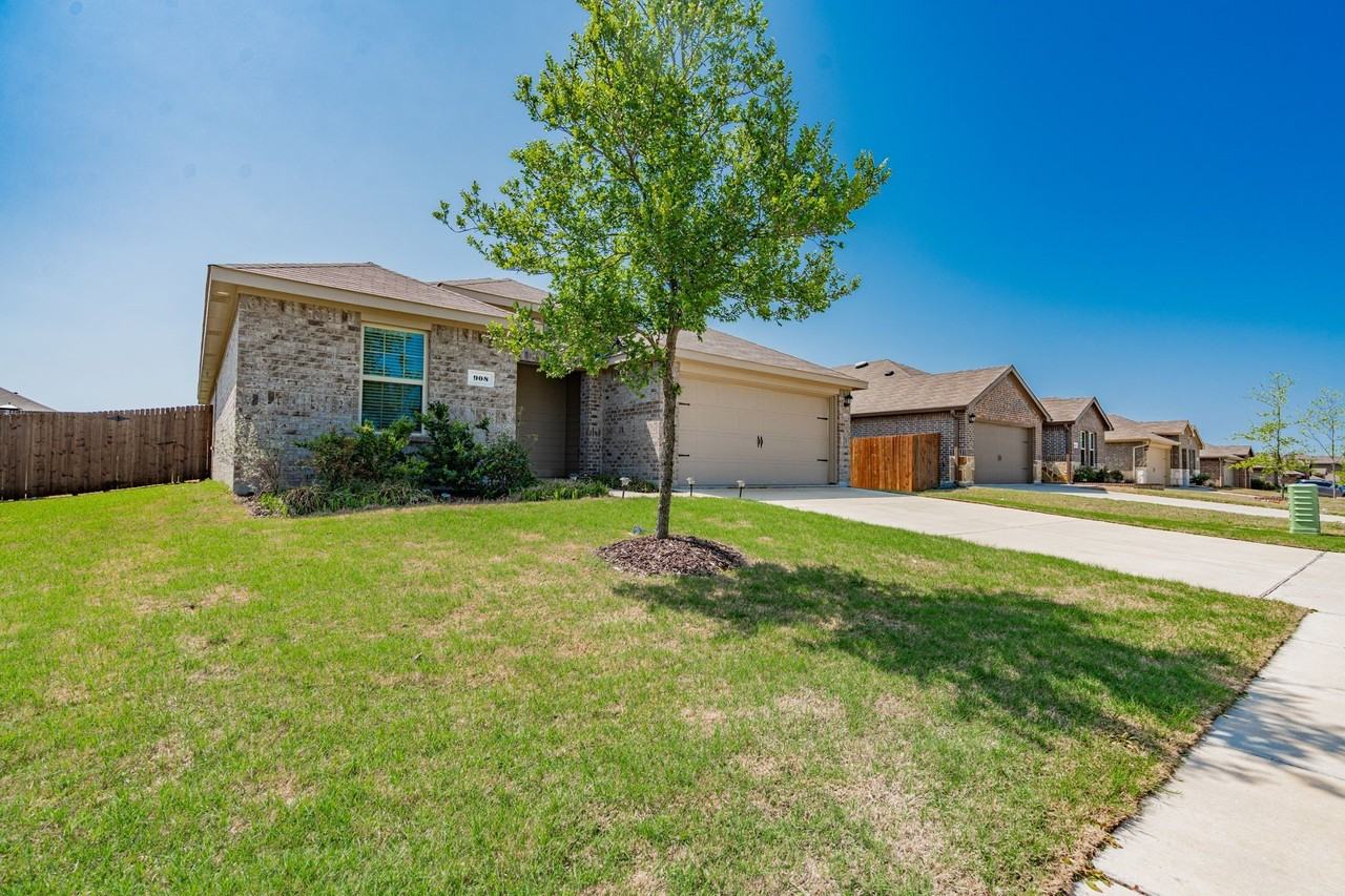 908 Old Bluff Ln - Photo 2 of 15