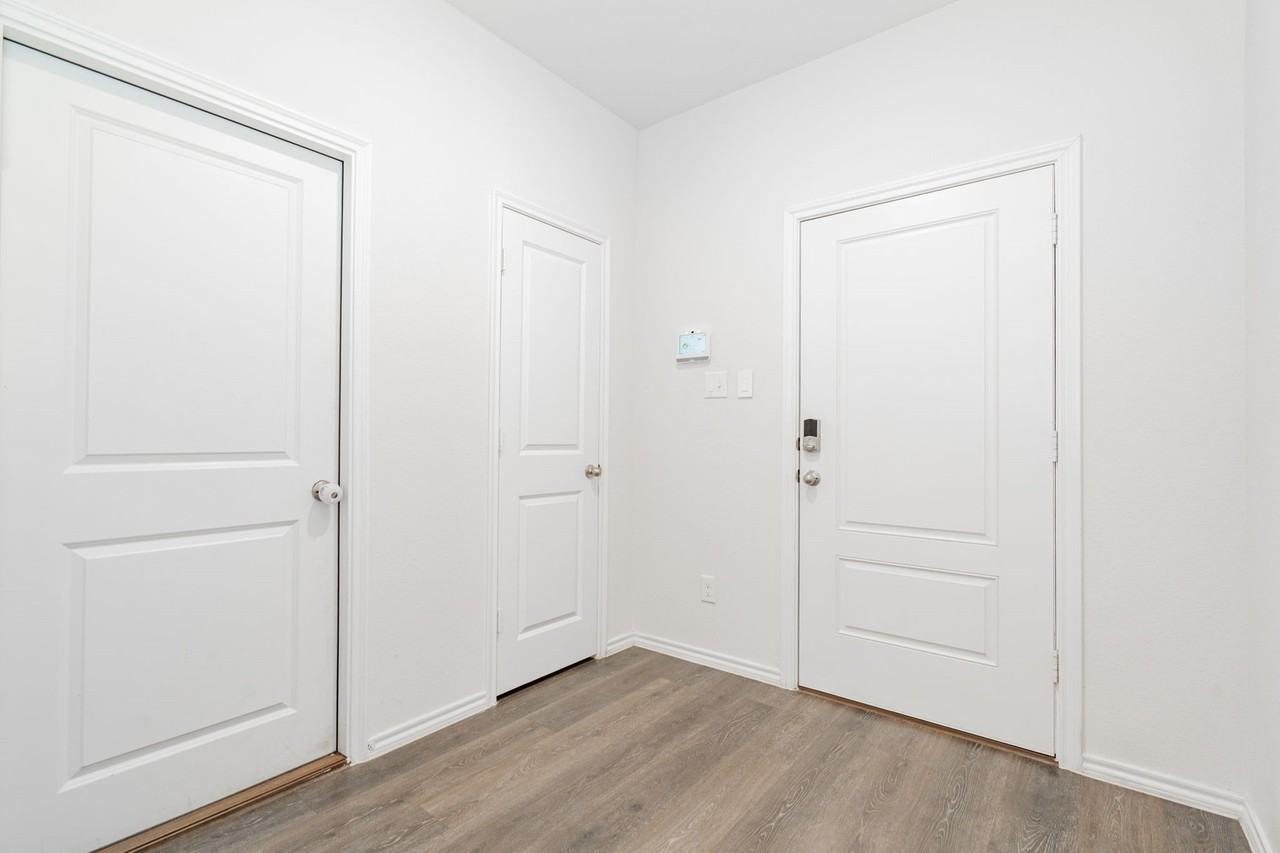 908 Old Bluff Ln - Photo 3 of 15