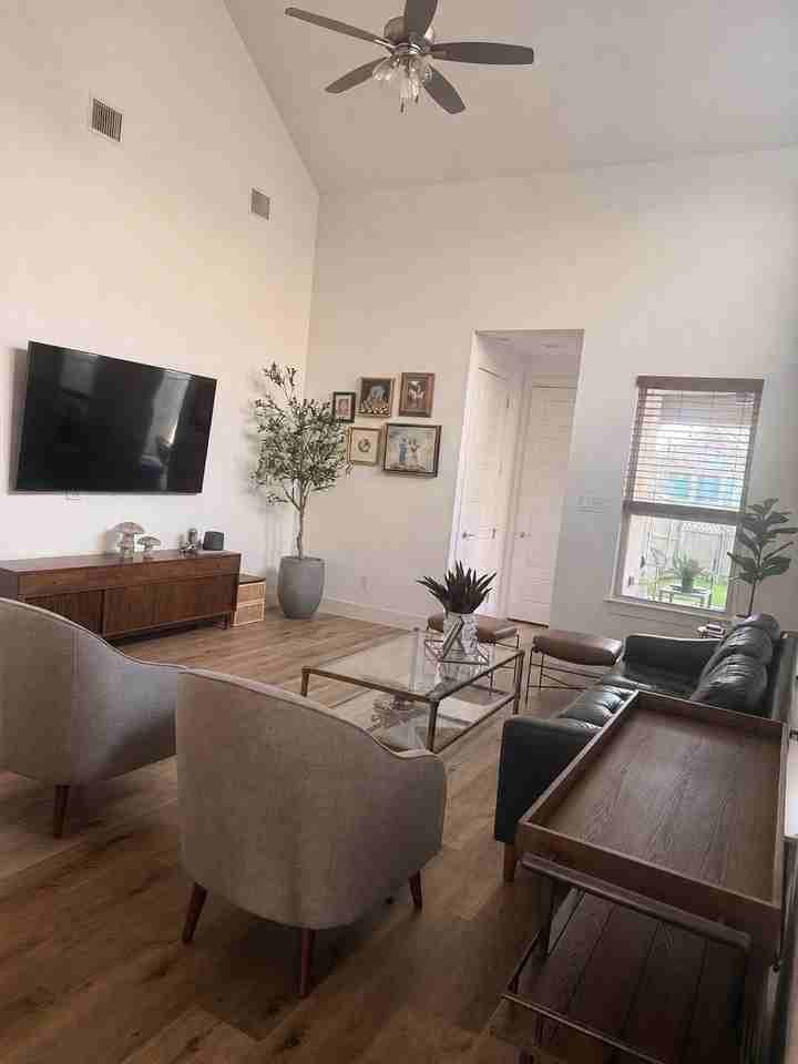 2432 Elm Pl - Photo 3 of 27