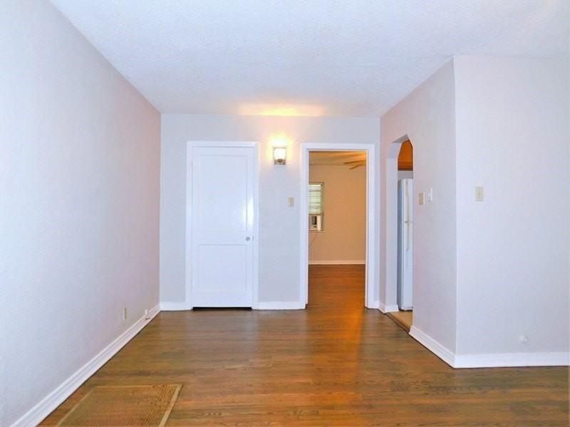 1010 Denton St - Photo 5 of 15