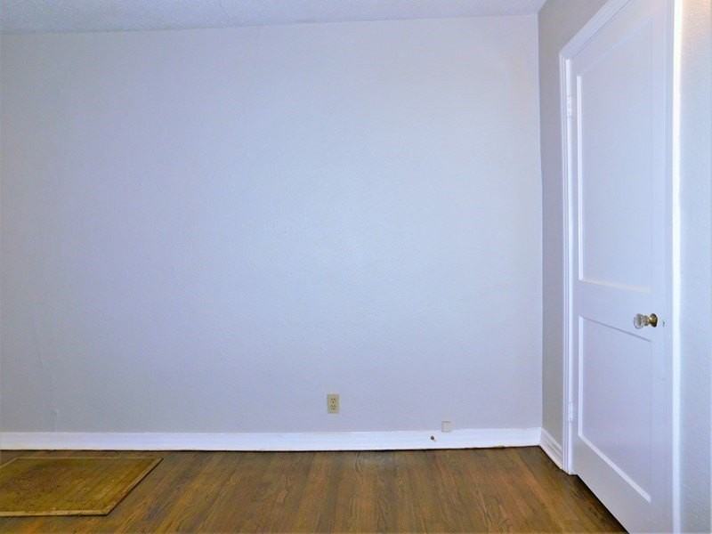 1010 Denton St - Photo 6 of 15