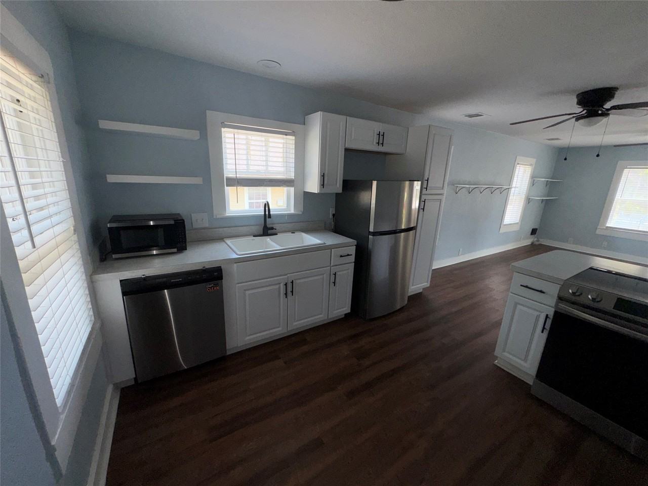 722 Lakey St - Photo 6 of 17