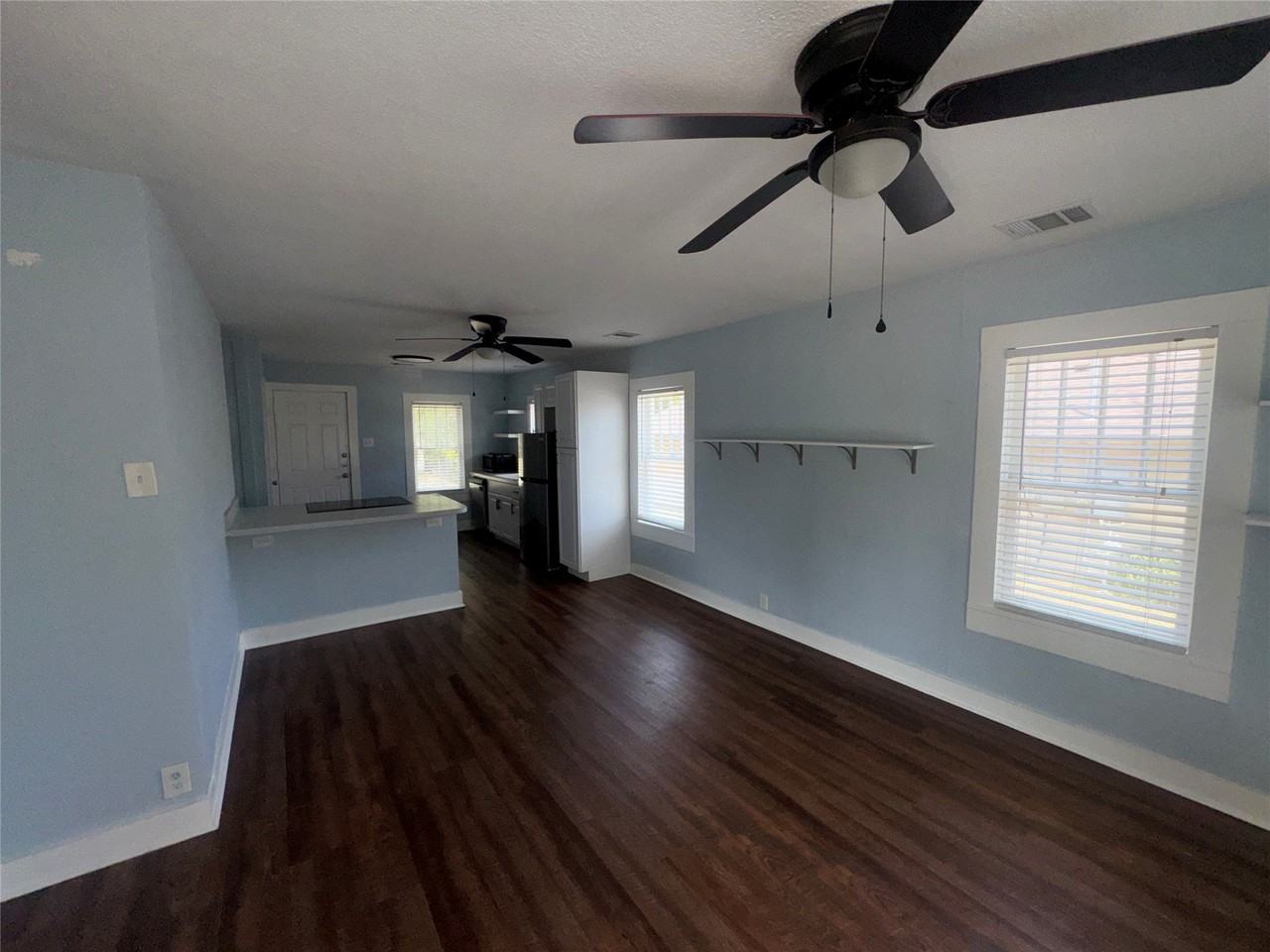 722 Lakey St - Photo 7 of 17