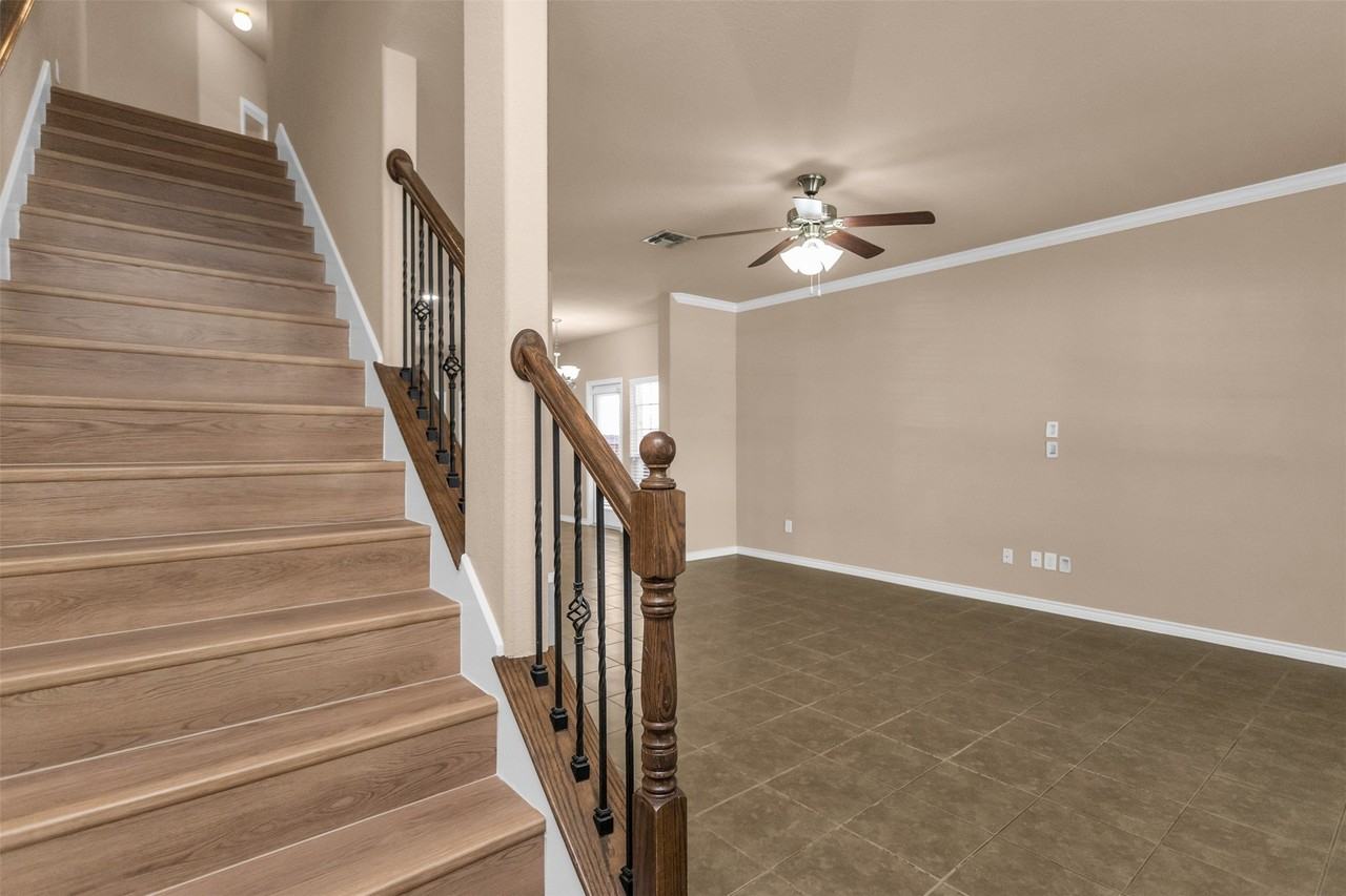 4924 Stray Creek Ln - Photo 2 of 37