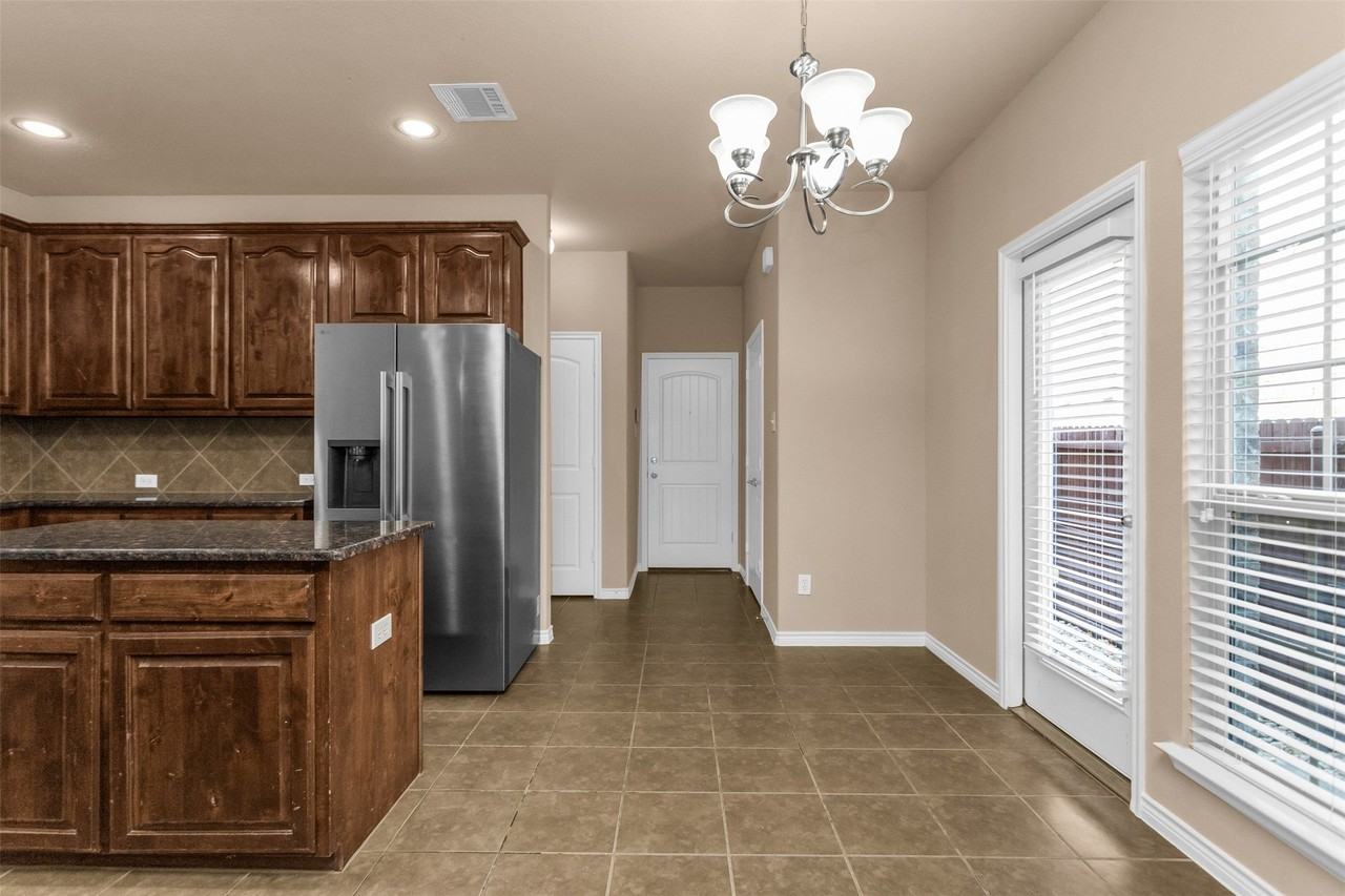 4924 Stray Creek Ln - Photo 7 of 37