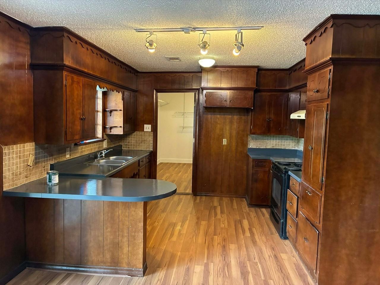 610 S Rike St - Photo 6 of 27
