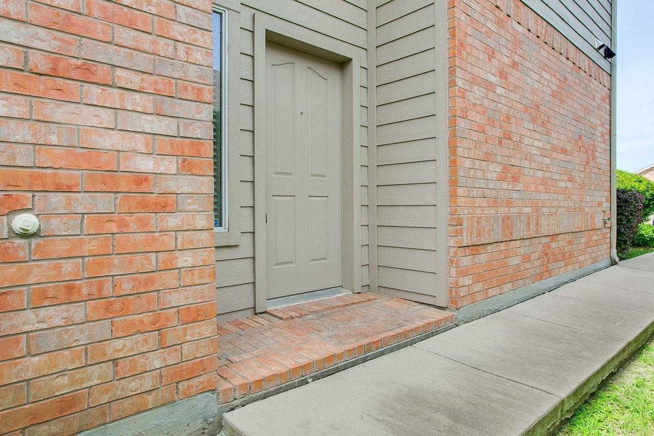 5824 Melanie Ct - Photo 3 of 29