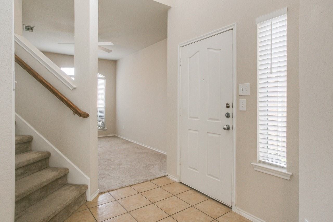 5824 Melanie Ct - Photo 4 of 29