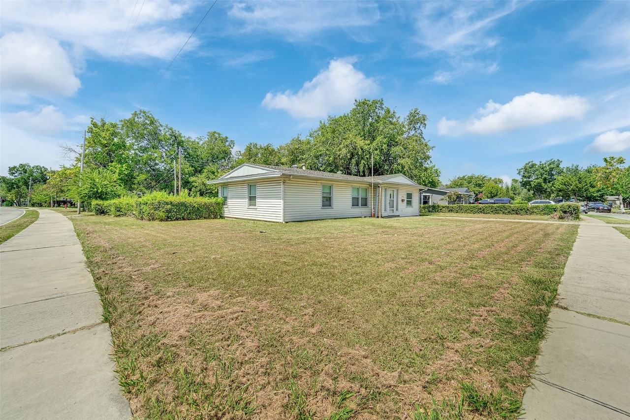 2682 Wasina Dr - Photo 2 of 21