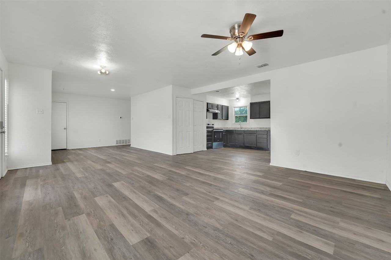 2682 Wasina Dr - Photo 4 of 21