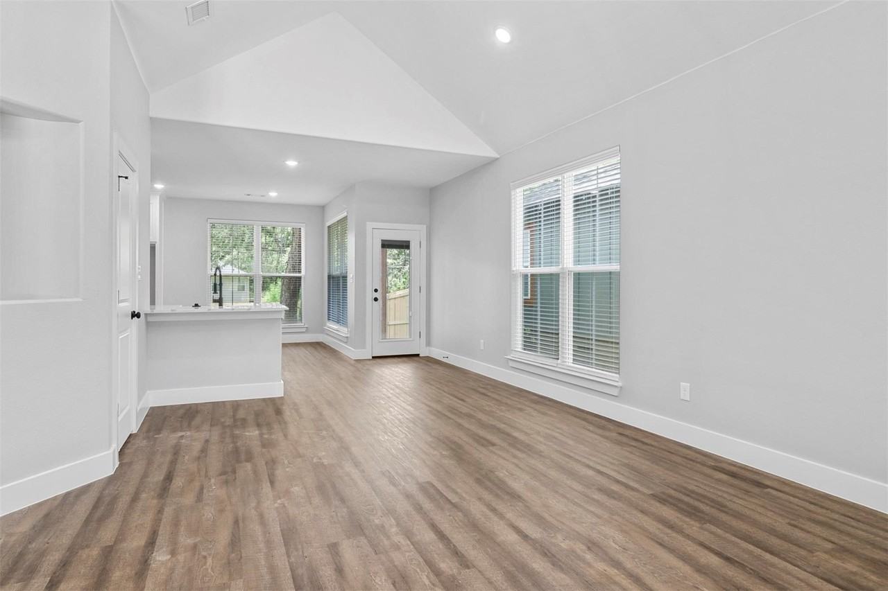 508 W Johnson St - Photo 3 of 17