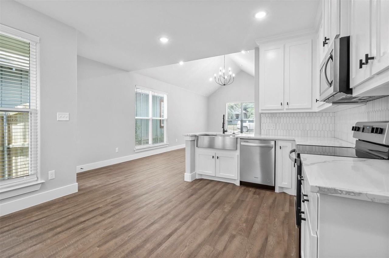 508 W Johnson St - Photo 5 of 17