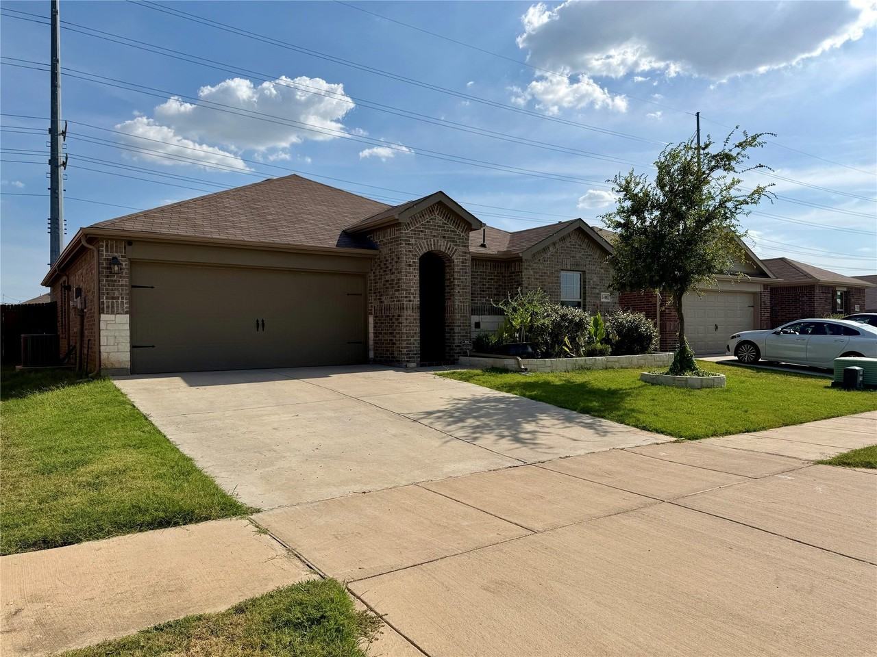 1408 Skyline Dr - Photo 2 of 29