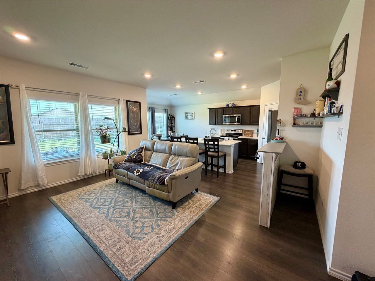 1408 Skyline Dr - Photo 4 of 29