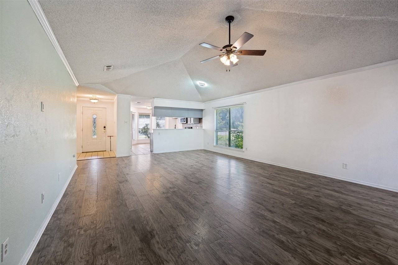 9008 Topperwind Ct - Photo 3 of 25