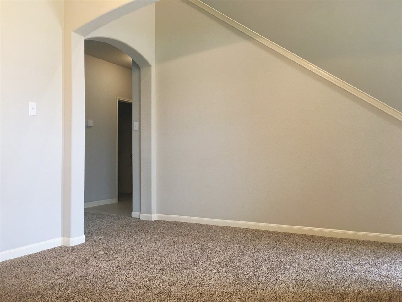 9410 Smoke Tree Dr - Photo 5 of 38