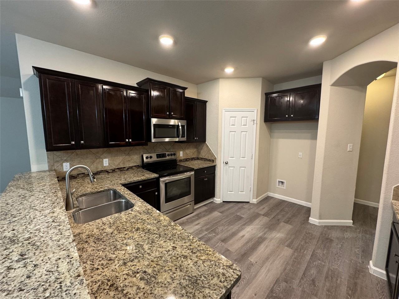 3020 Skinner Dr - Photo 5 of 15