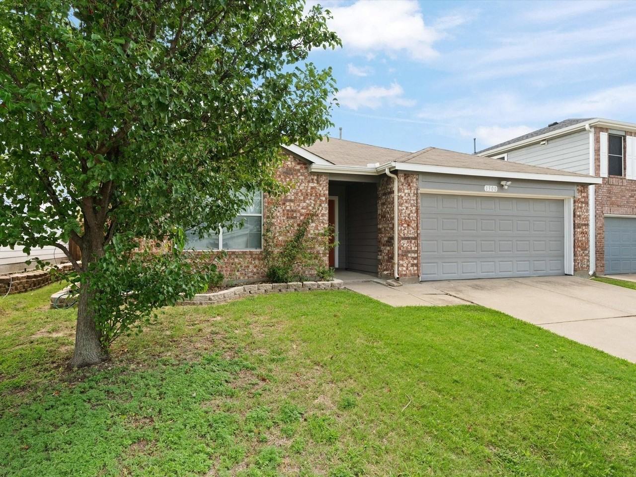 1300 Mallard Dr - Photo 4 of 21