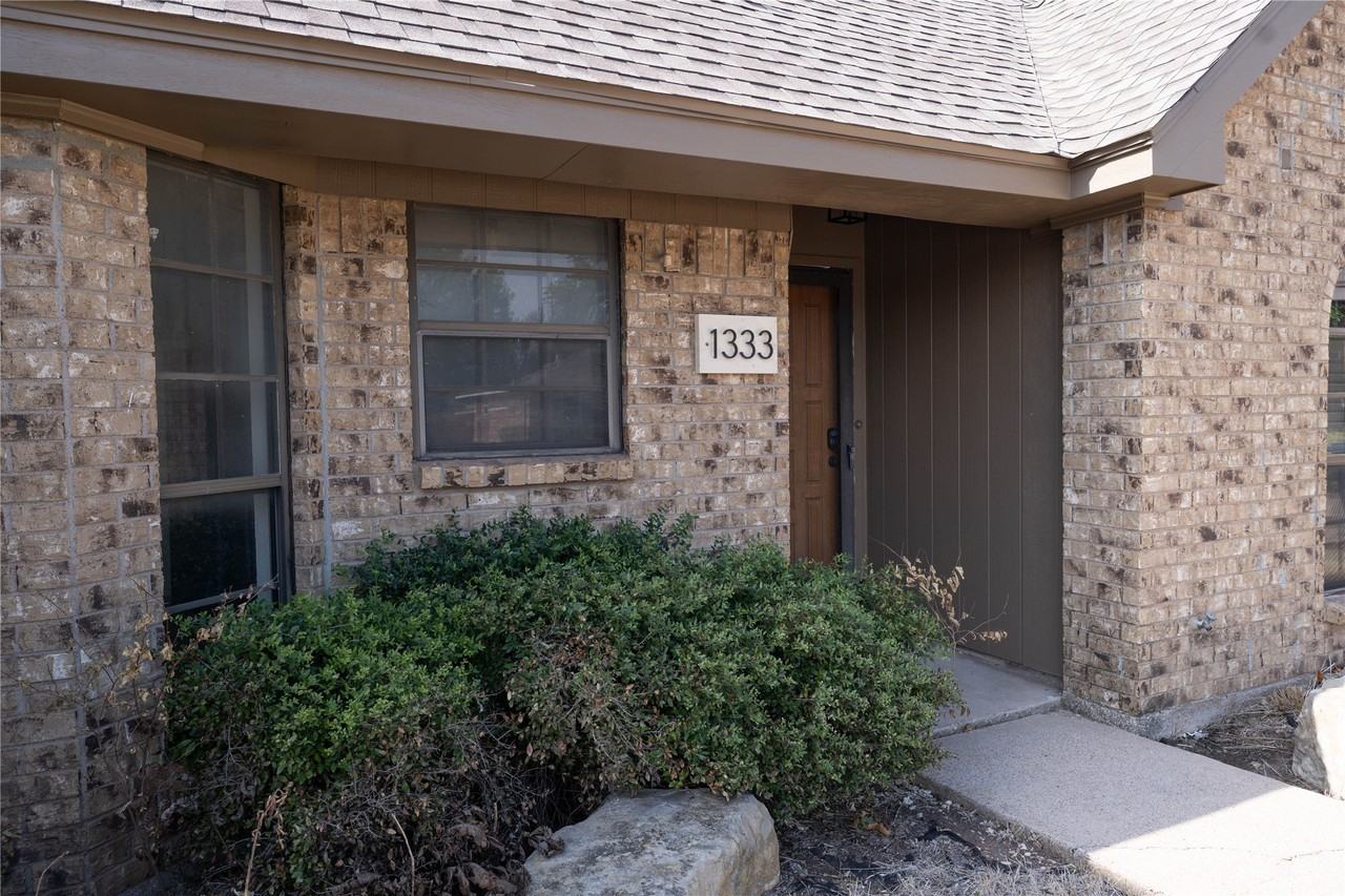 1333 Friars St - Photo 2 of 20