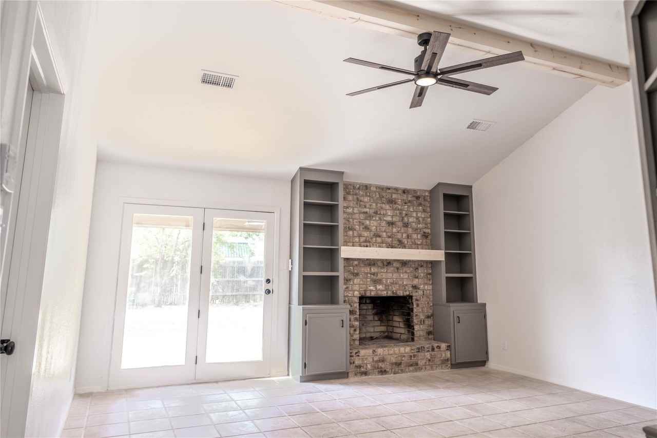 1333 Friars St - Photo 3 of 20