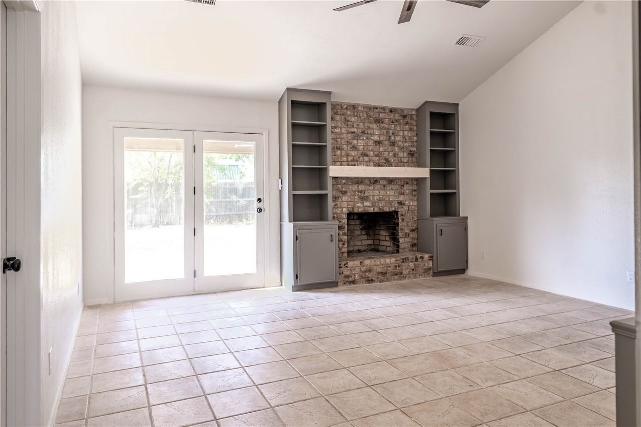 1333 Friars St - Photo 4 of 20