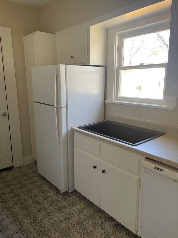 1302 Jeanette St - Photo 4 of 14