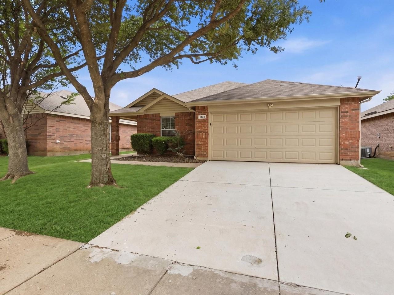 1132 Boxwood Dr - Photo 2 of 25