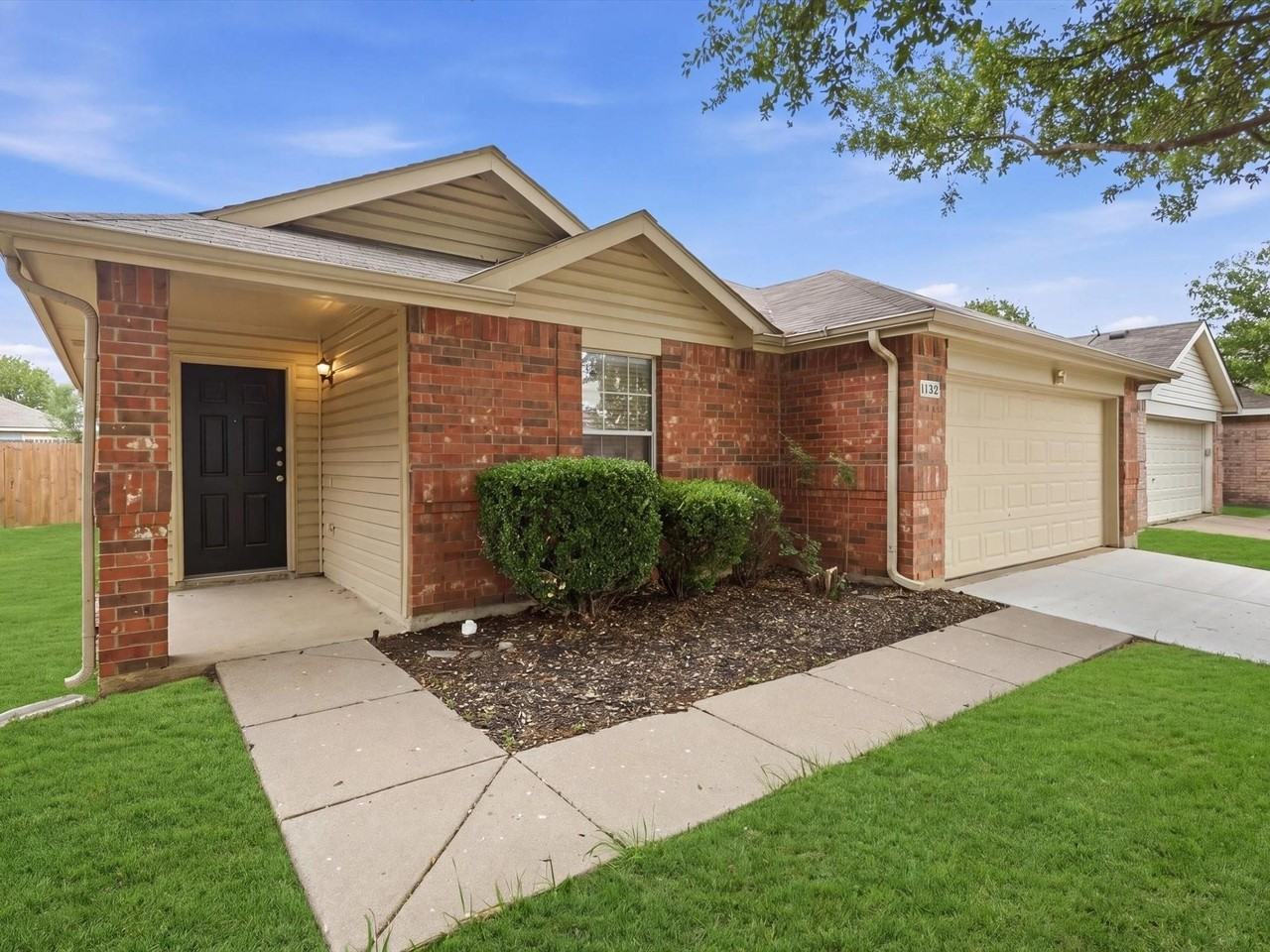 1132 Boxwood Dr - Photo 4 of 25