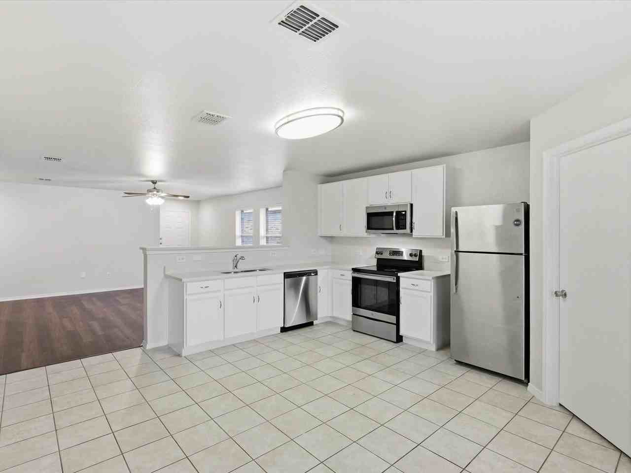 1132 Boxwood Dr - Photo 7 of 25