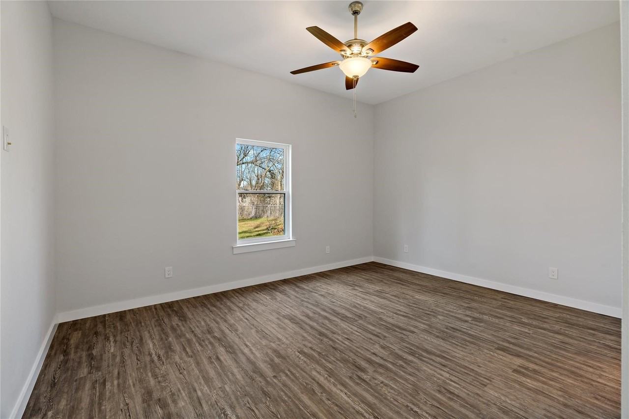 1420 Fitzhugh Ave - Photo 6 of 11