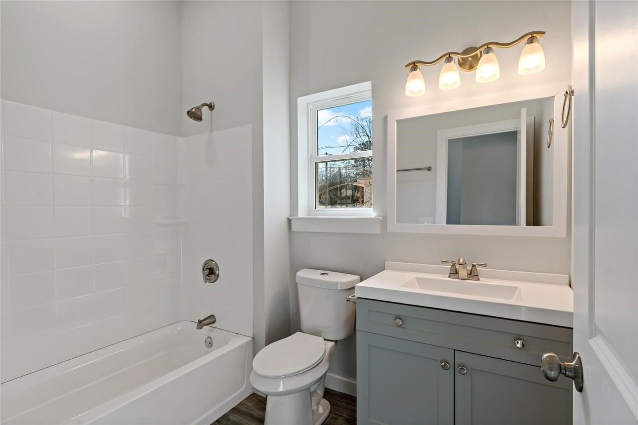 1420 Fitzhugh Ave - Photo 7 of 10