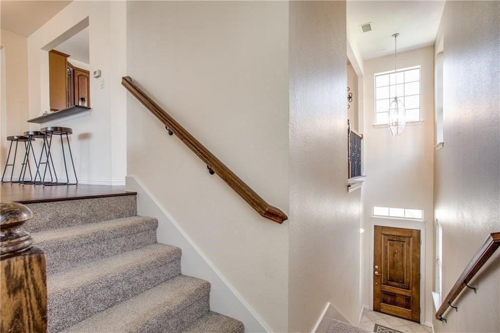 1531 Biltmore Ln - Photo 4 of 25