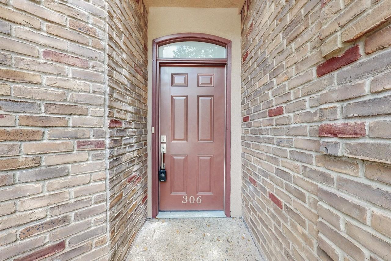 4307 Gilbert Ave #306