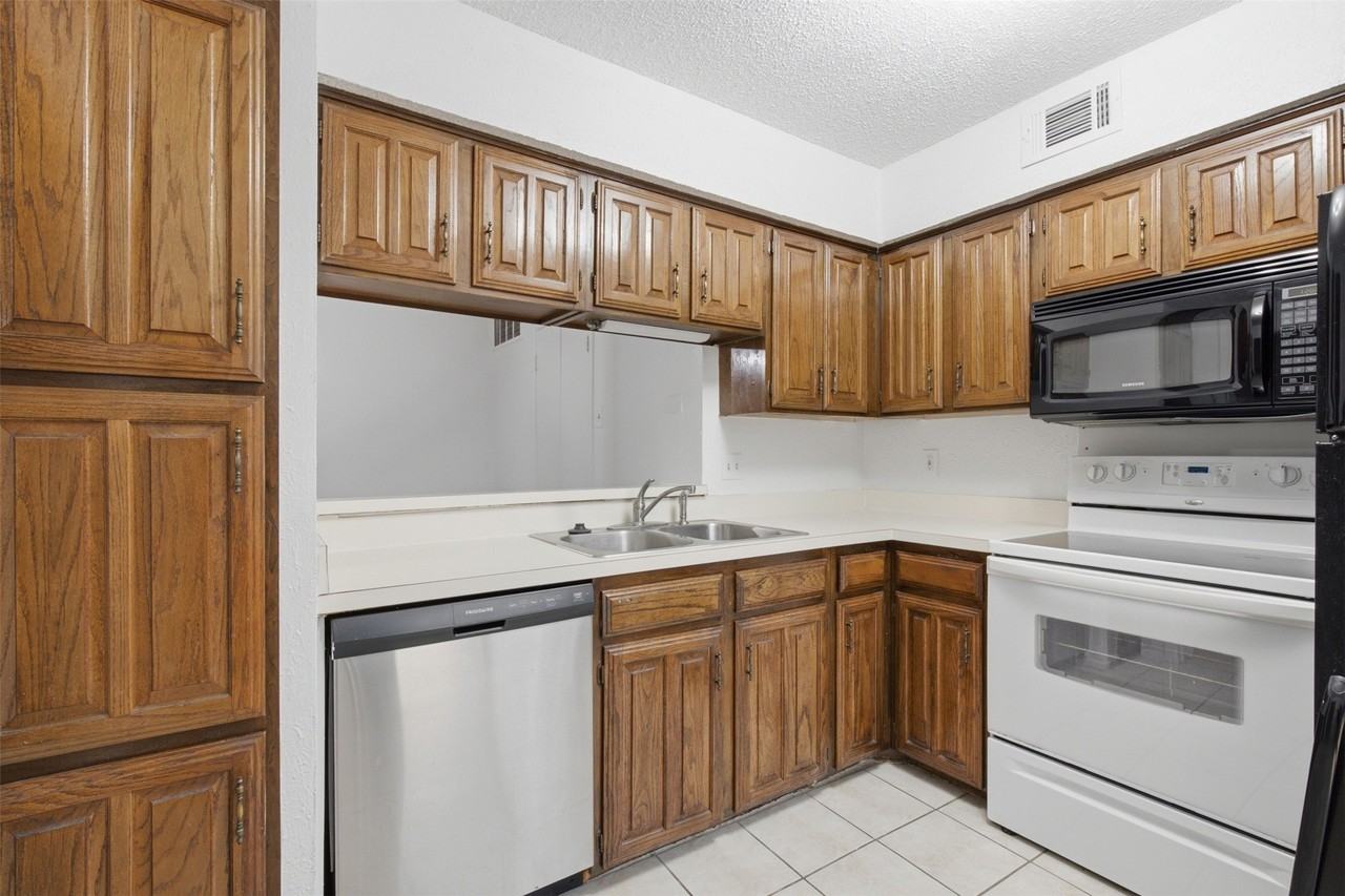 14800 Enterprise Dr #22D - Photo 5 of 22