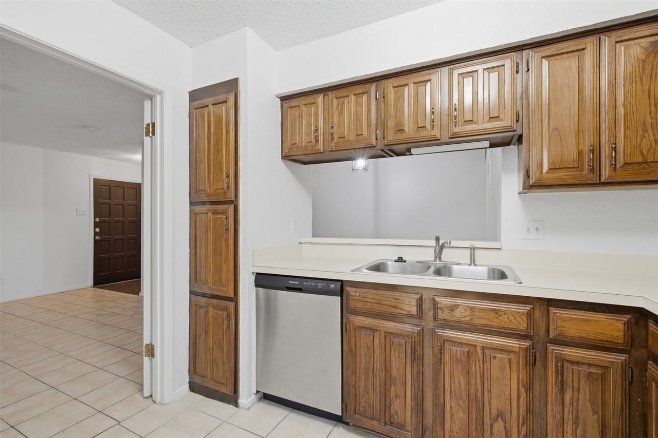 14800 Enterprise Dr #22D - Photo 6 of 22
