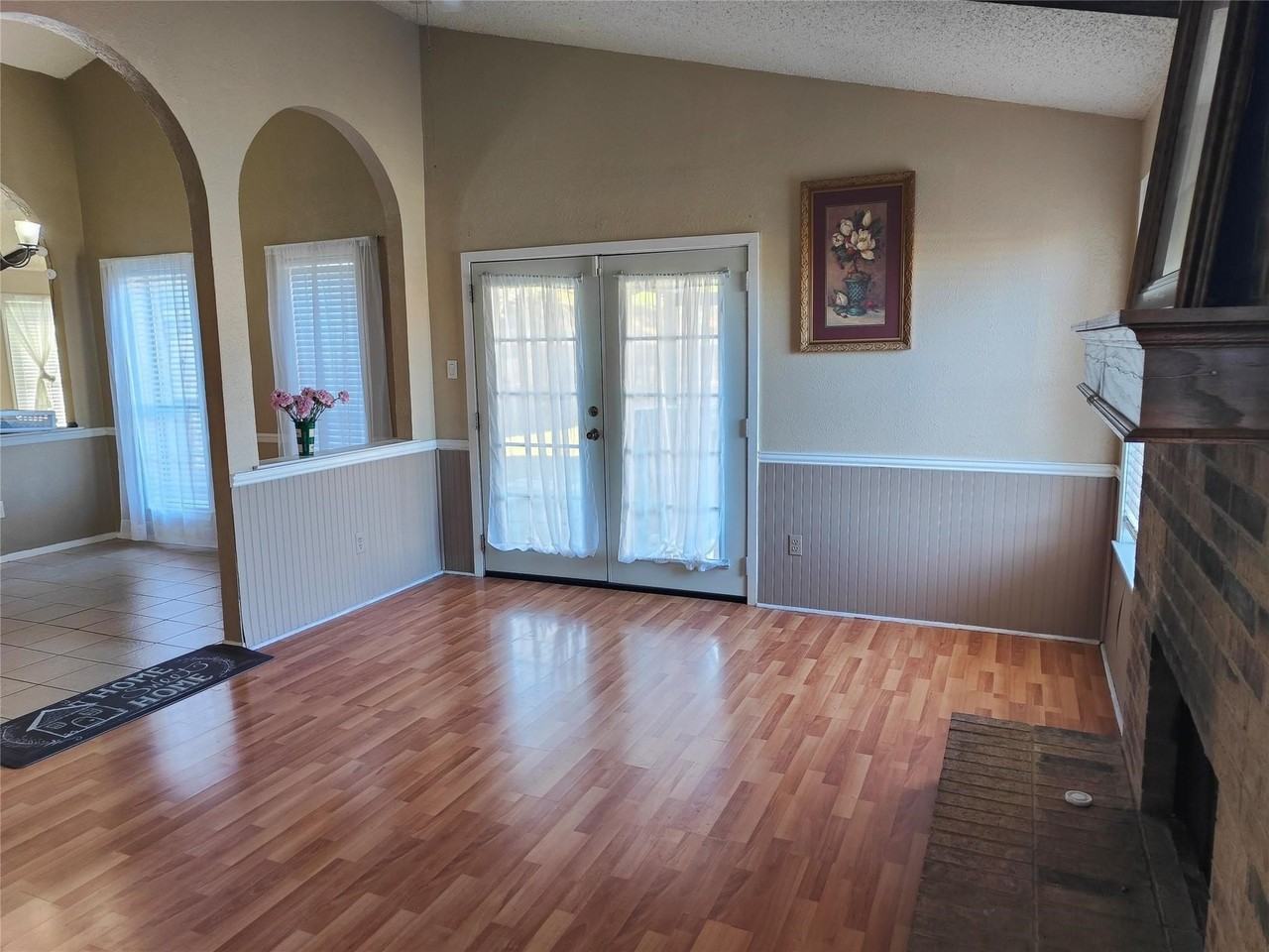 2513 Crown Cir - Photo 4 of 25