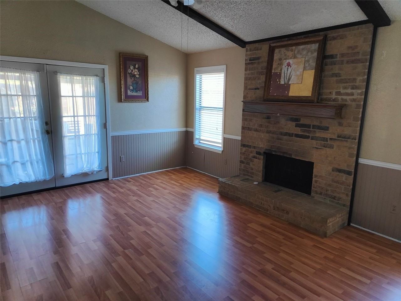 2513 Crown Cir - Photo 5 of 25
