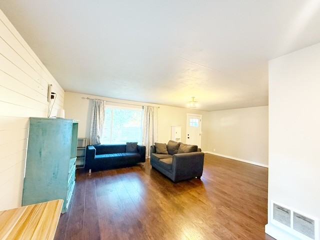 144 Broad St W #1 - Photo 5 of 21