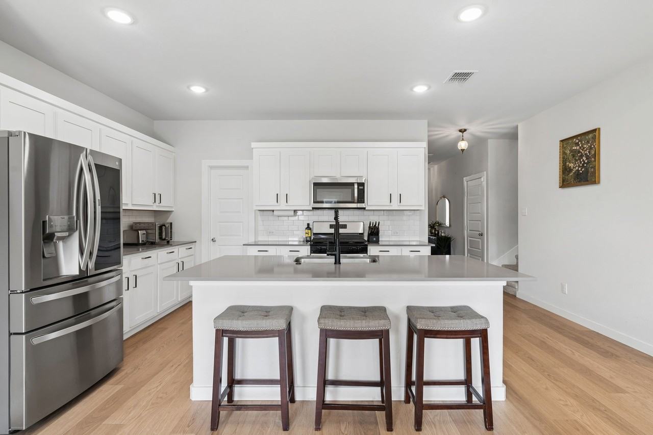 2123 Pedigree Ln - Photo 4 of 34