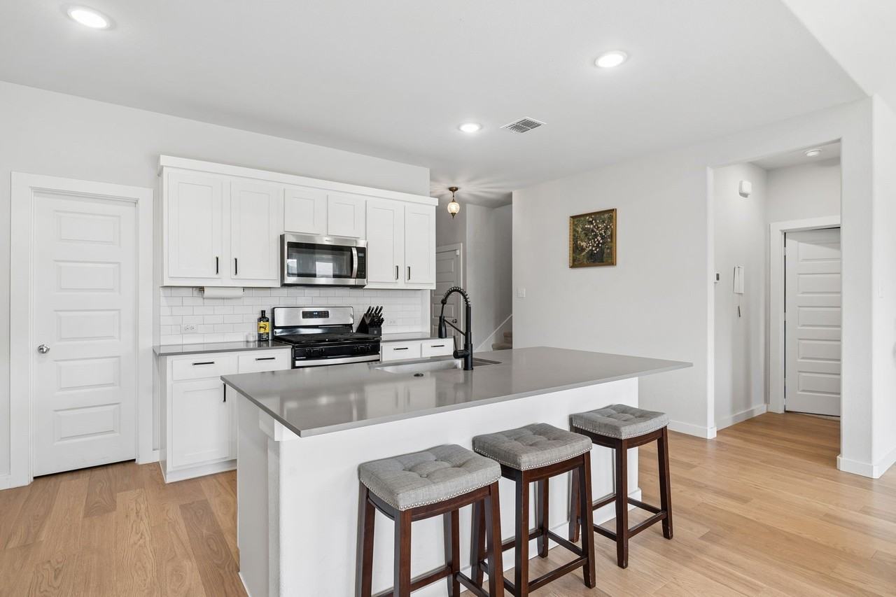 2123 Pedigree Ln - Photo 5 of 34