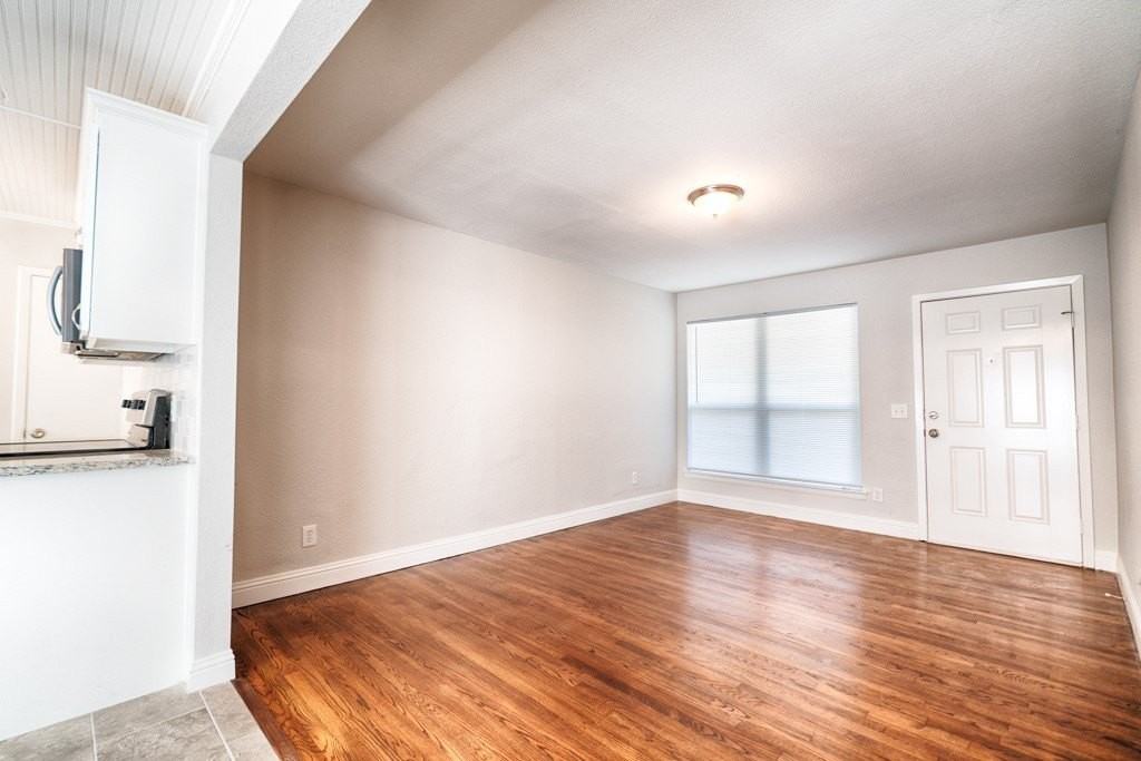 2714 Maple Dr - Photo 3 of 13