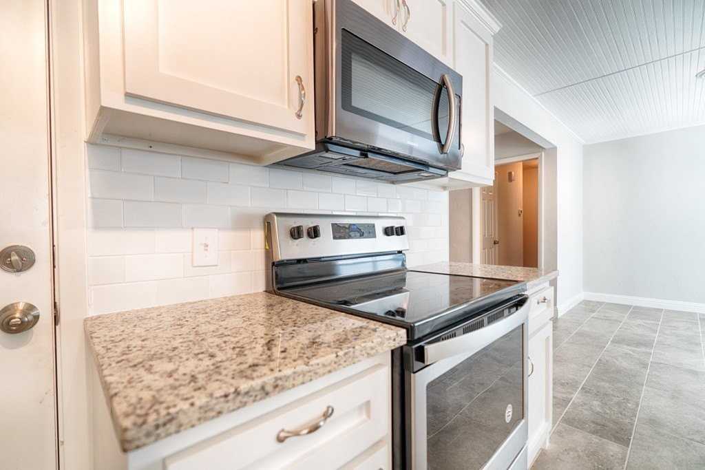 2714 Maple Dr - Photo 5 of 13