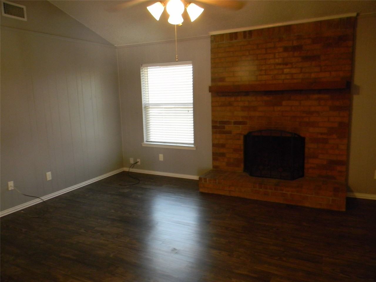 7024 Crosstimbers Ln - Photo 4 of 15