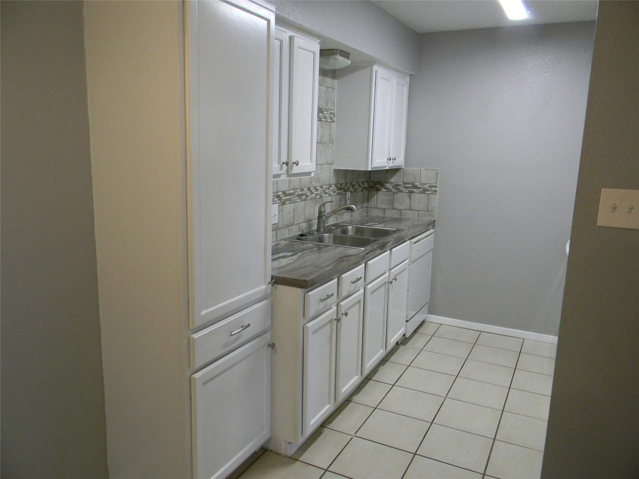 7024 Crosstimbers Ln - Photo 7 of 15