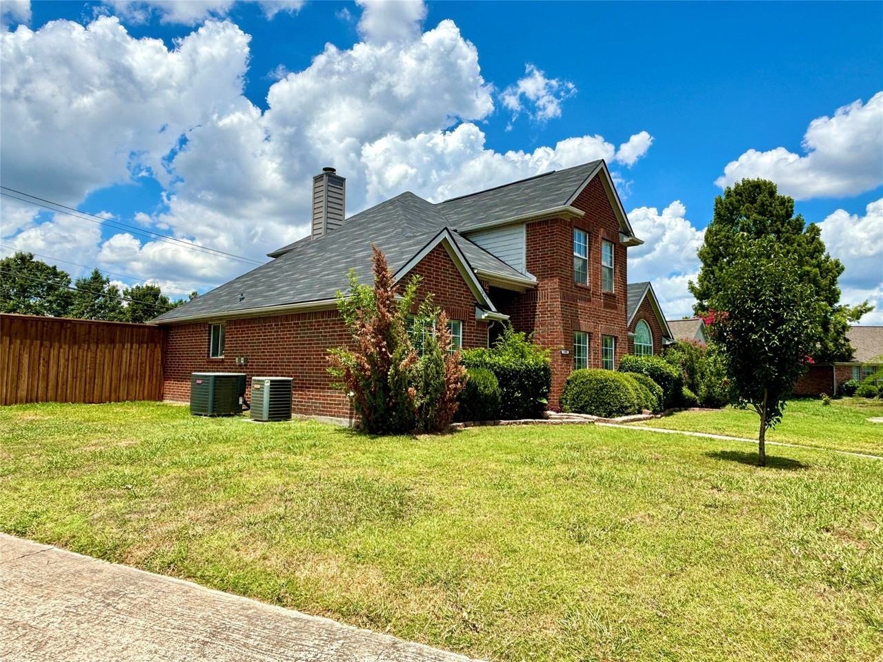 1805 Country Ct - Photo 3 of 21